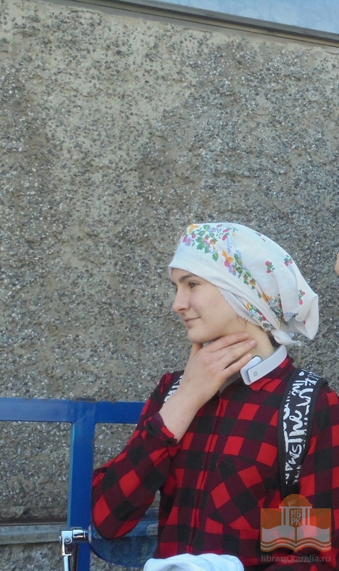 «Учимся завязывать платок по-карельски»