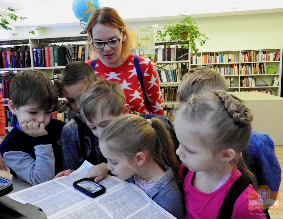 Первоклассники Заозерской средней школы № 10 на экскурсии в Национальной библиотеке Карелии