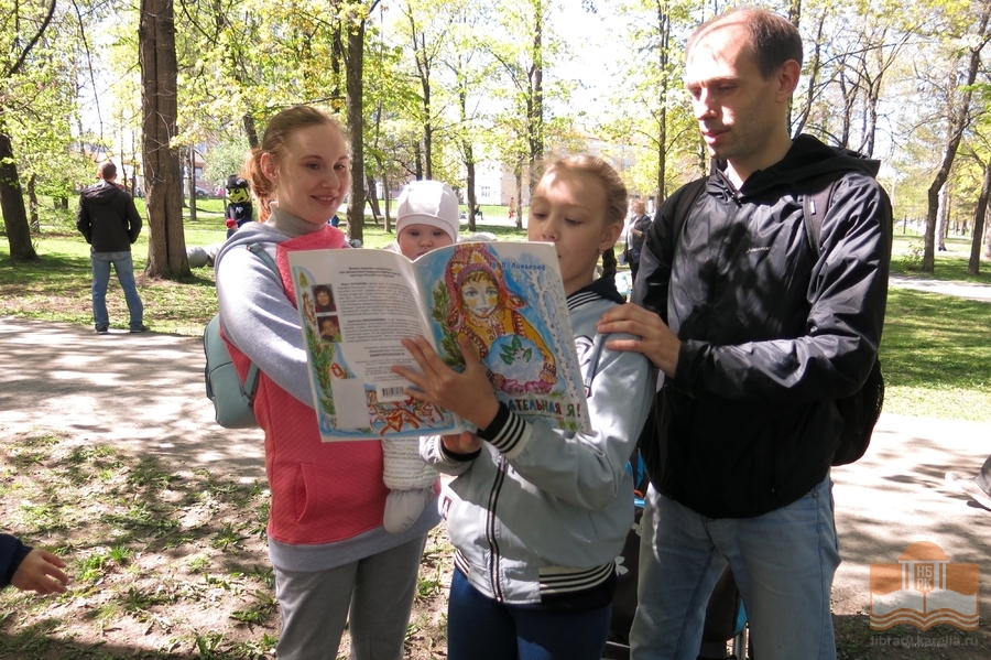 На «Поэтической станции» от Центра детского чтения участники ознакомились с произведениями российских авторов