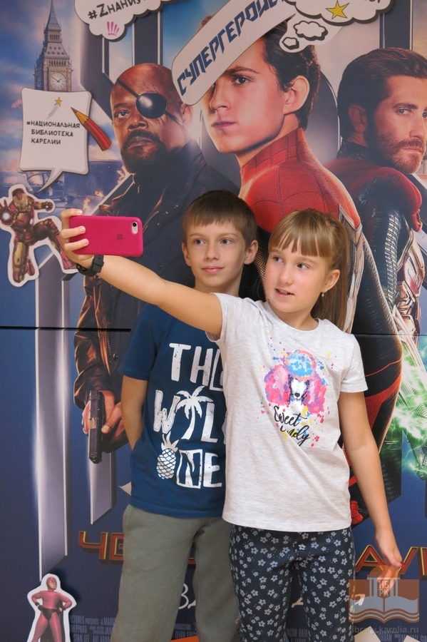 Участники «ZнаниумFest». Супергеройская фотозона