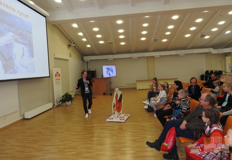 Гостей торжественного мероприятия ждала не только церемония награждения и сладкие подарки, но и увлекательная викторина
