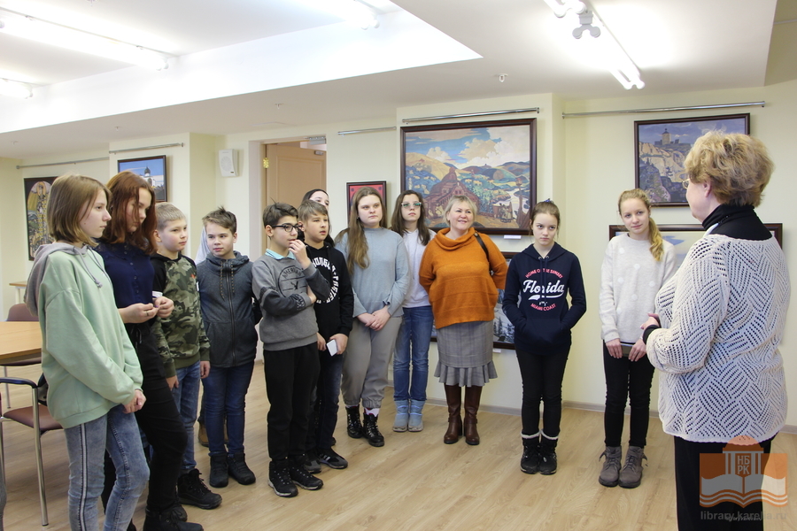 Участники программы «Знаки и послания в картинах Н. К. Рериха» в Центре Рериха НБ РК