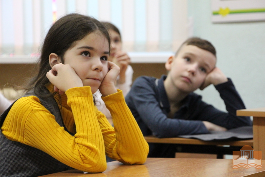 Участники литературно-игровой программы «Я верю в сказки»