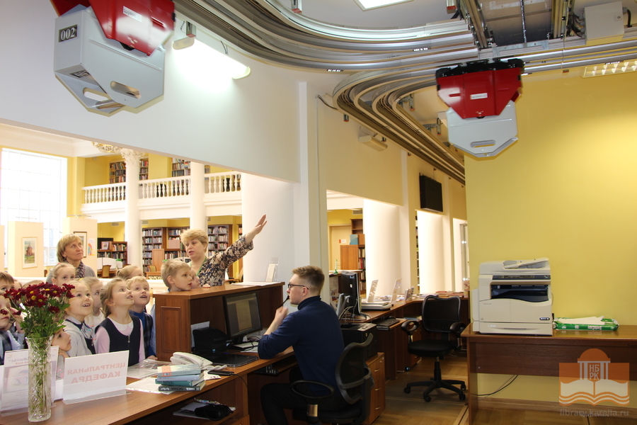 Участники экскурсионной программы на главной кафедре НБ РК