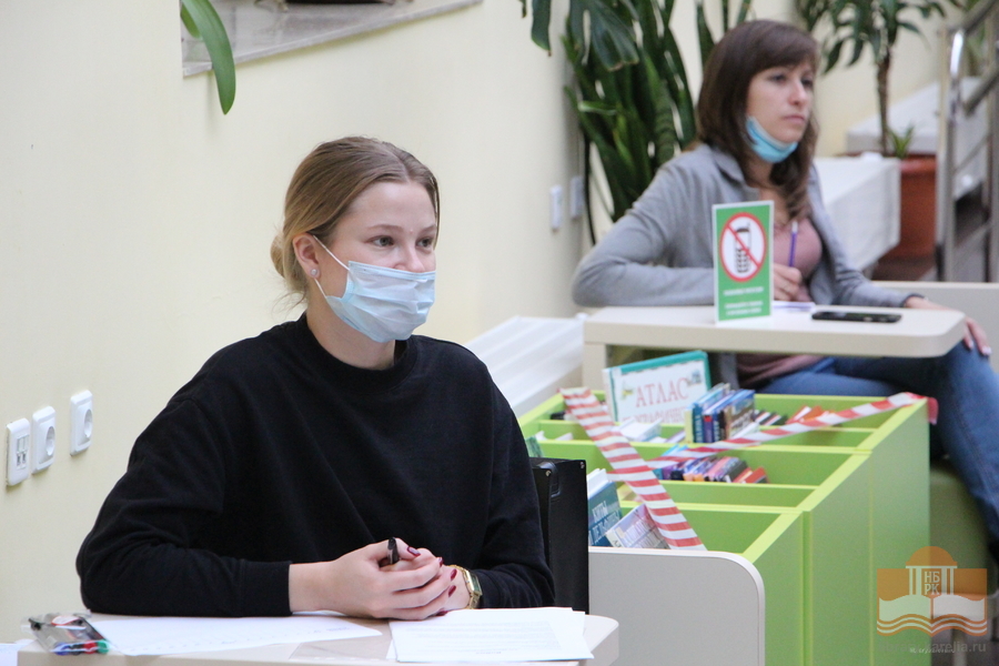 Судья интеллектуальной командной игры «Помоги Петру Первому построить империю», культуролог Анастасия Личутина