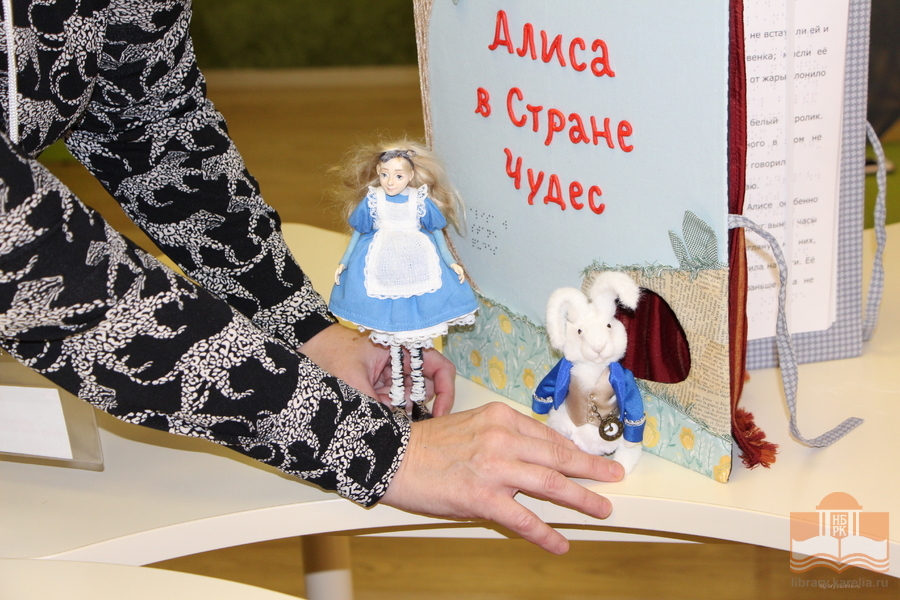«Летние каникулы с Национальной библиотекой»: творческая программа «Приключения с Алисой» (8+)