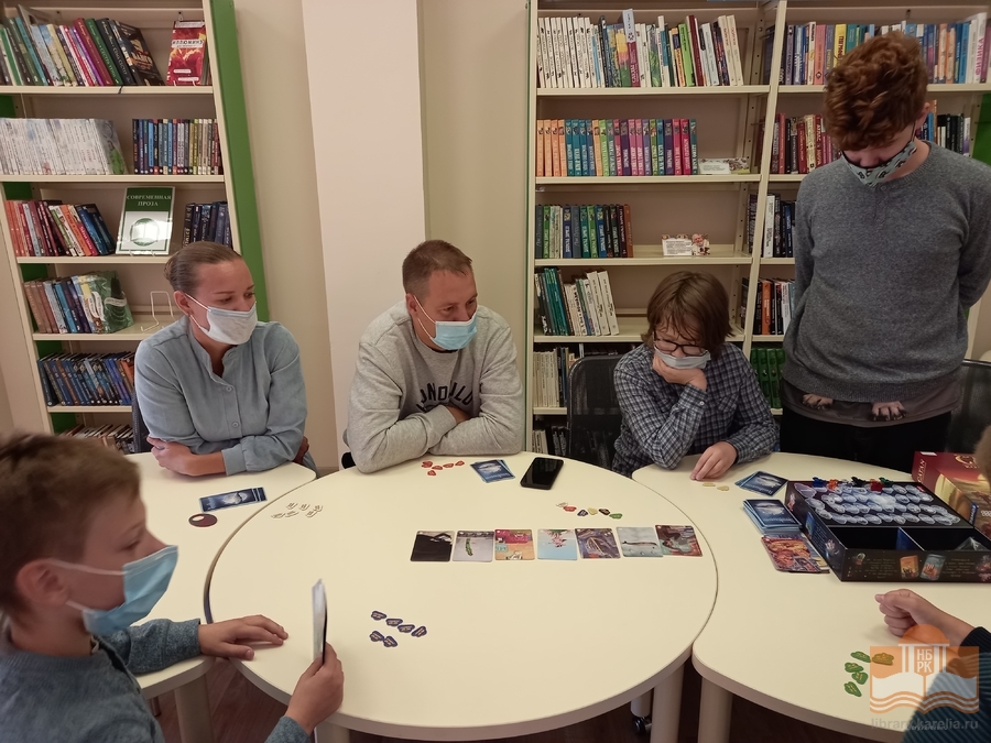 Клуб настольных игр «FightУМ» -- каждое воскресенье в 13 часов на юношеском абонементе