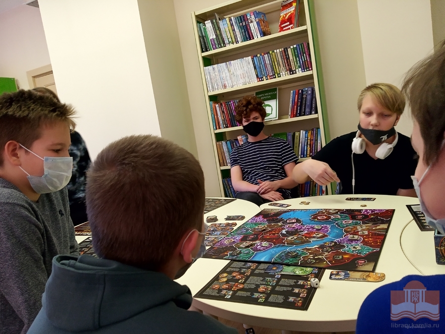 Клуб настольных игр «FightУМ» -- каждое воскресенье в 13 часов на юношеском абонементе