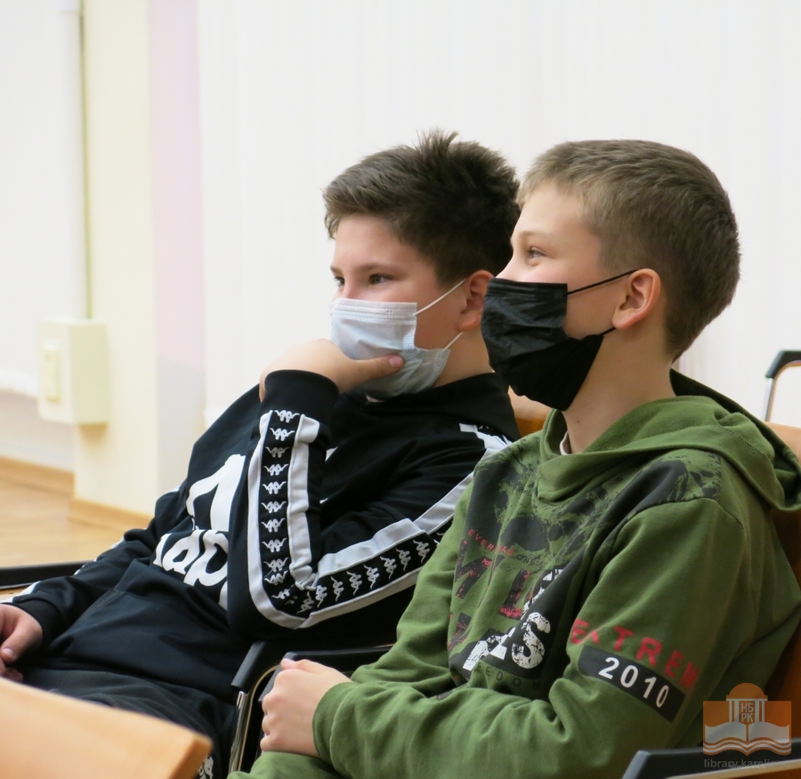 Идет программа «В поисках наскальных рисунков»