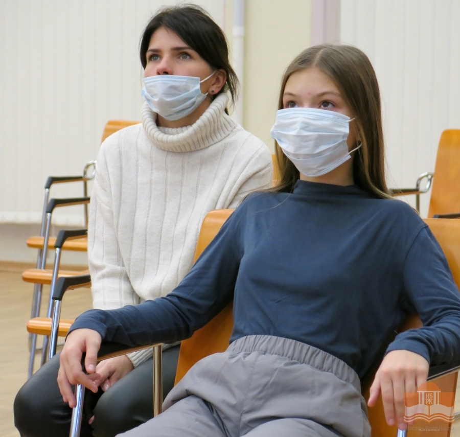 Идет программа «В поисках наскальных рисунков»