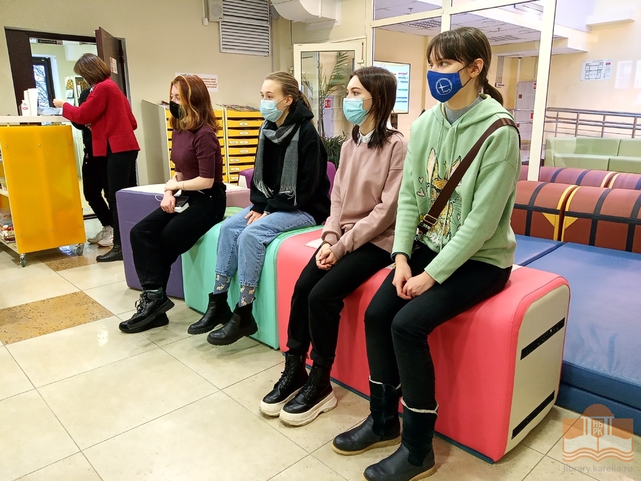 Экскурсия по Национальной библиотеке Республики Карелия для студентов Института педагогики и психологии ПетрГУ