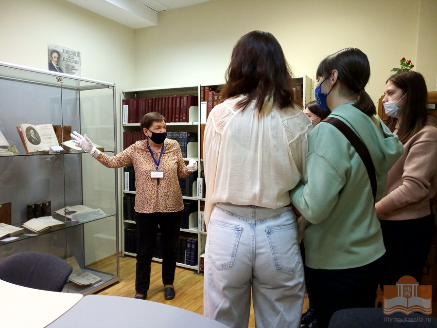 Экскурсия по Национальной библиотеке Республики Карелия для студентов Института педагогики и психологии ПетрГУ