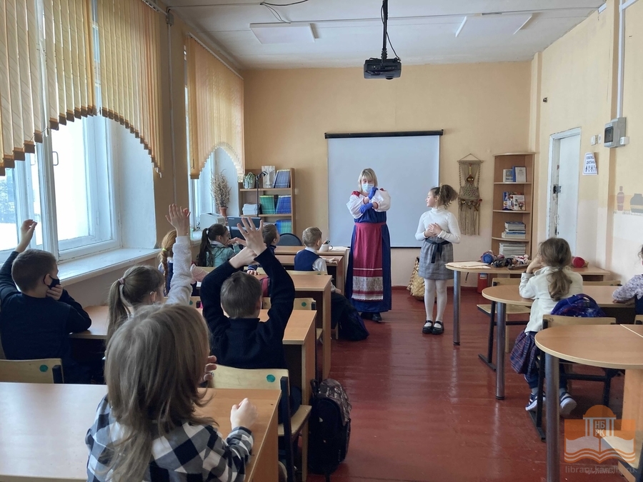 День «Калевалы»: библиодесант Национальной библиотеки Карелии посетил школу №35 с циклом тематических программ