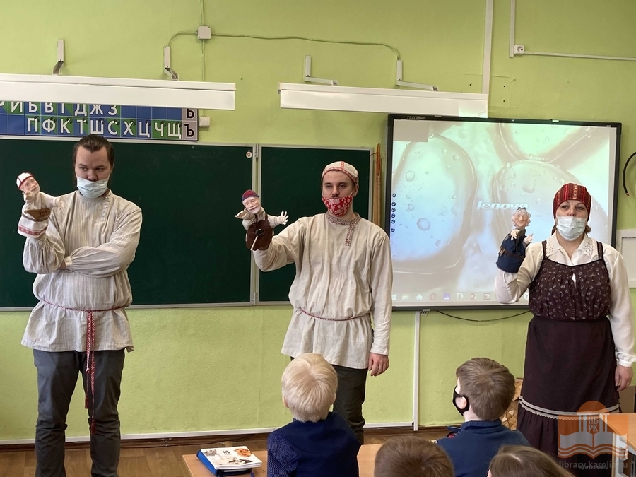 День «Калевалы»: библиодесант Национальной библиотеки Карелии посетил школу №35 с циклом тематических программ