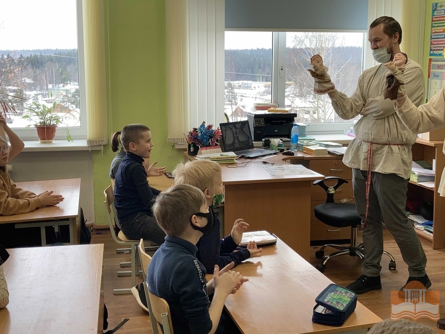 День «Калевалы»: библиодесант Национальной библиотеки Карелии посетил школу №35 с циклом тематических программ