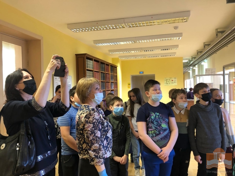 Экскурсия по Национальной библиотеке Республики Карелия для четвероклассников Ломоносовской гимназии