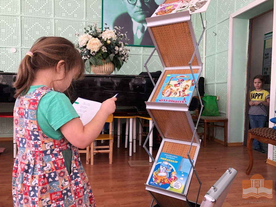 Книжная выставка изданий НБ РК в Музыкальной школе им. Г. Свиридова