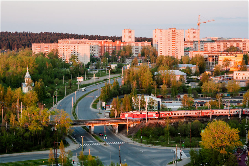 Ранний поезд на кукковском мосту