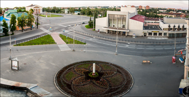 Панорамный вид площади Кирова и Национального театра