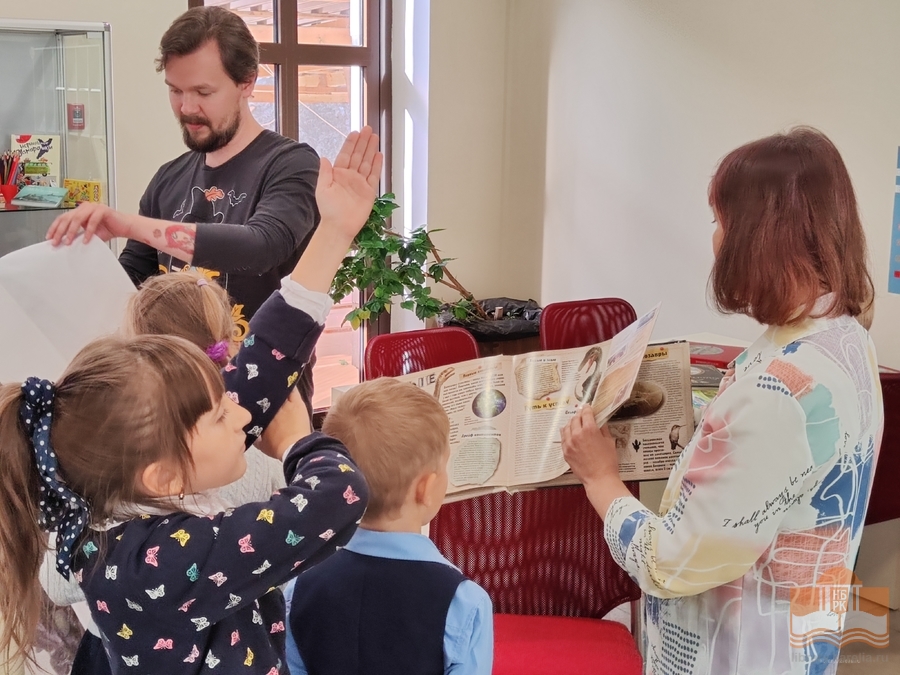 Экскурсия по главной библиотеке Карелии для второклассников петрозаводской школы №46