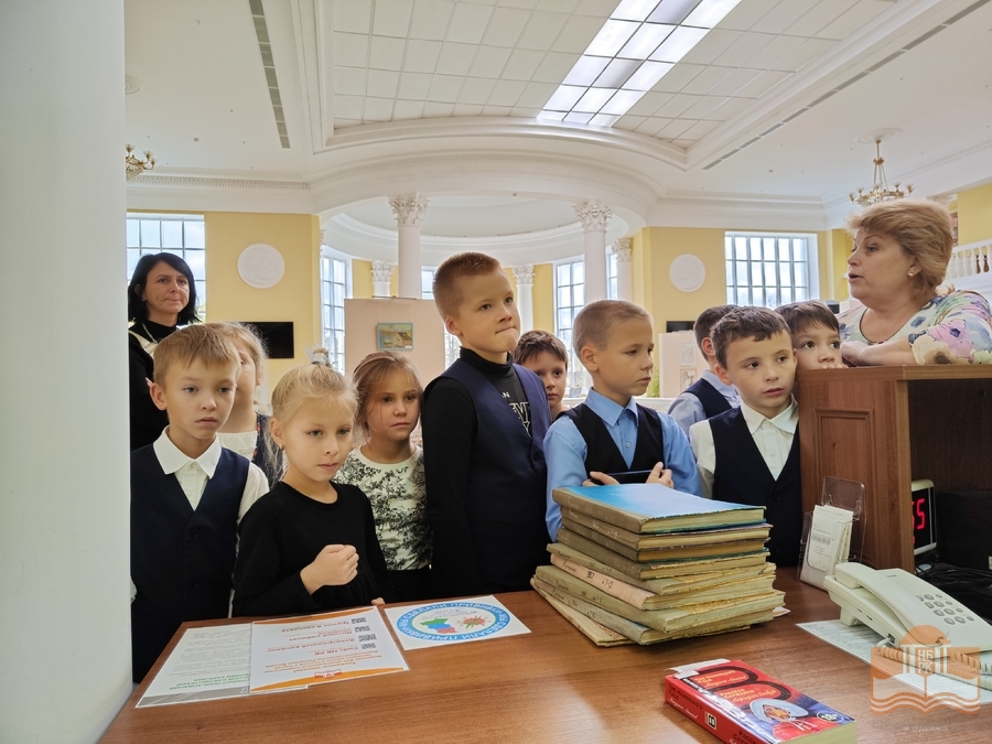 Экскурсия по главной библиотеке Карелии для второклассников петрозаводской школы №43