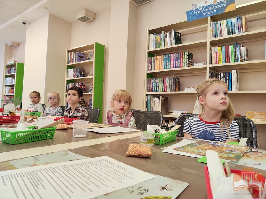 «Чтобы книга жила долго»: третье занятие познавательного цикла «Домашняя библиотека»