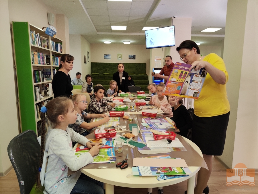 «Чтобы книга жила долго»: третье занятие познавательного цикла «Домашняя библиотека»