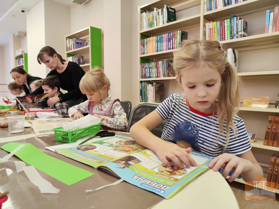 «Чтобы книга жила долго»: третье занятие познавательного цикла «Домашняя библиотека»