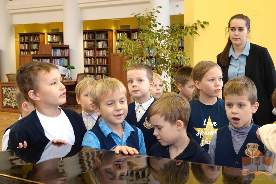 Экскурсия для первоклашек по Национальной библиотеке Карелии