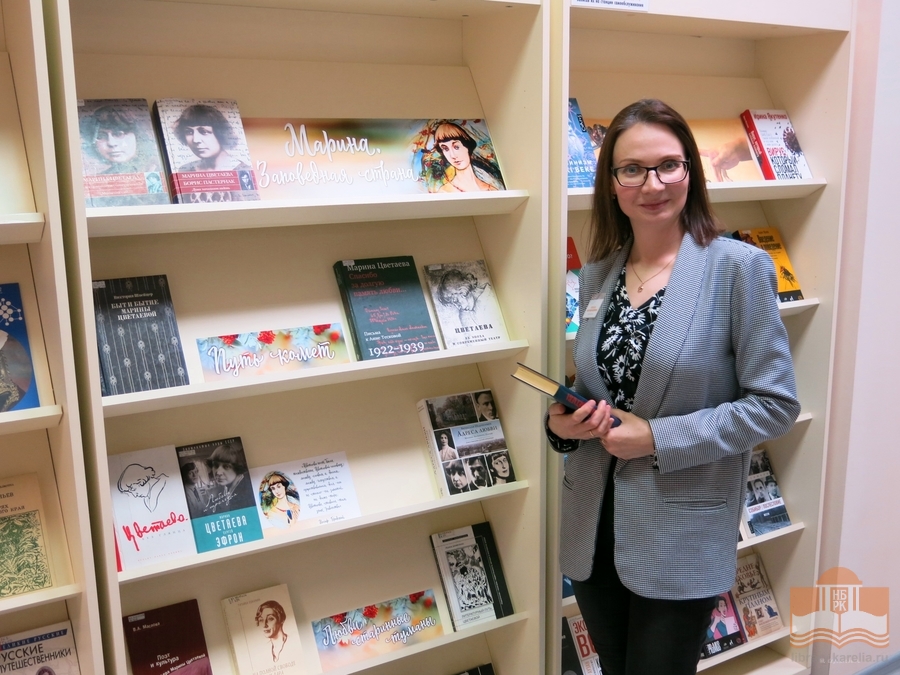 Анастасия Либерцова, главный библиотекарь отдела библиотечного обслуживания, рассказала о работе абонемента