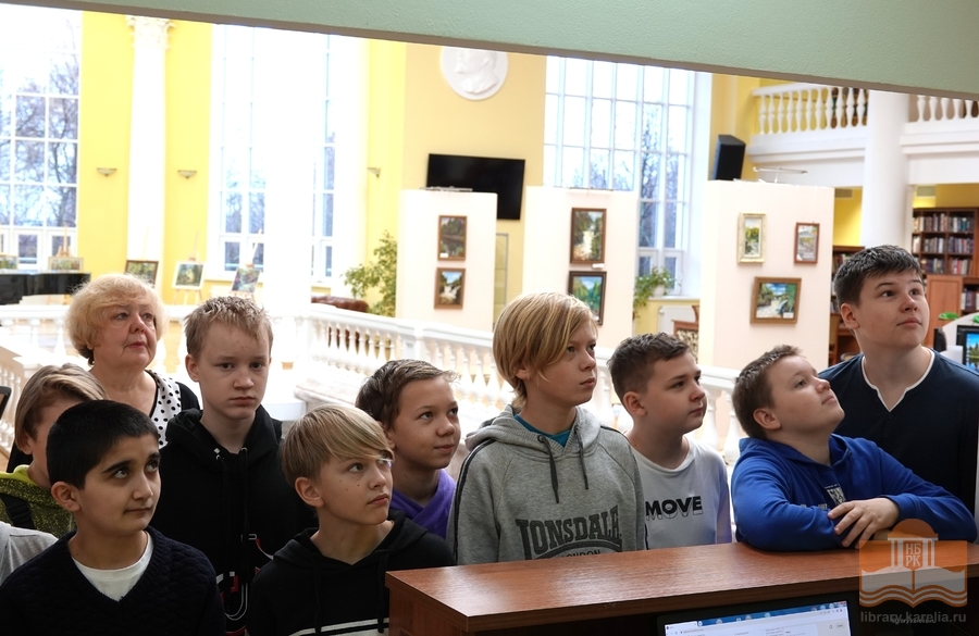 Экскурсия для учащихся средней школы № 33 по Национальной библиотеке Карелии