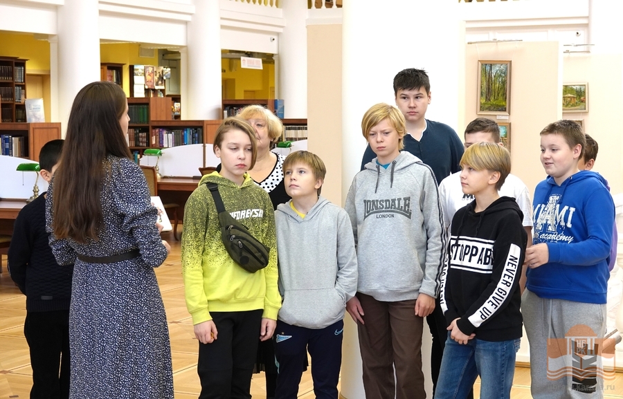 Экскурсия для учащихся средней школы № 33 по Национальной библиотеке Карелии