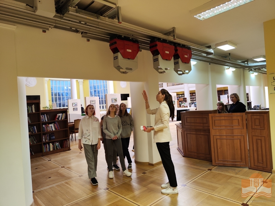 Экскурсия по Национальной библиотеке Карелии для шестиклассников петрозаводской школы №55