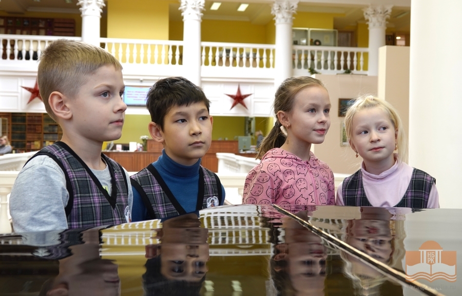 Третьеклассники Лицея № 40 на экскурсии в библиотеке