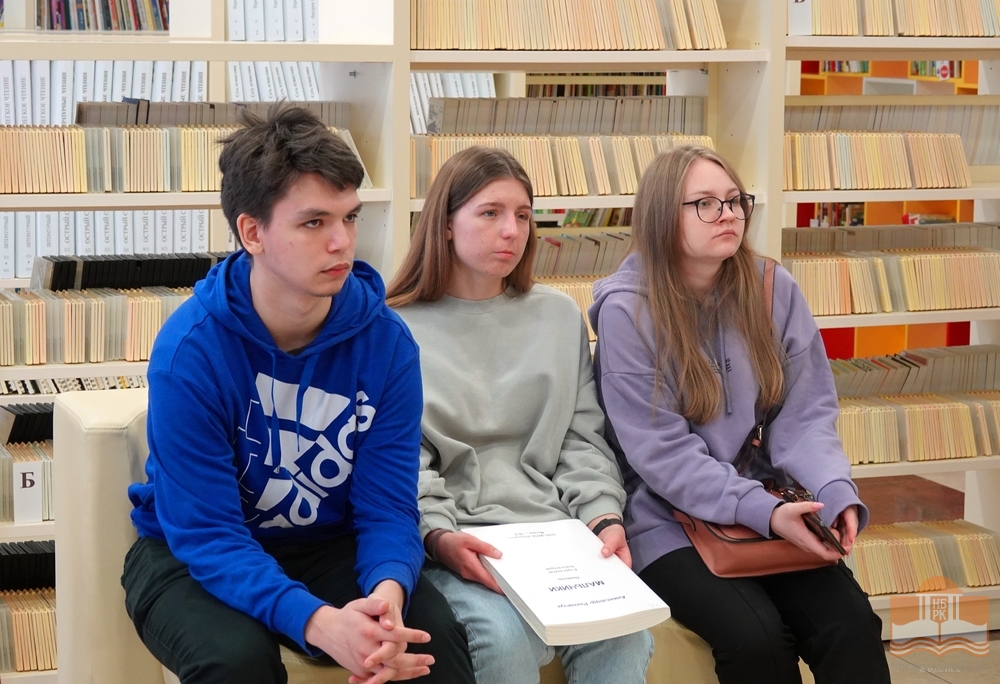 Студенты-первокурсники РАНХИГС в Национальной библиотеке Карелии