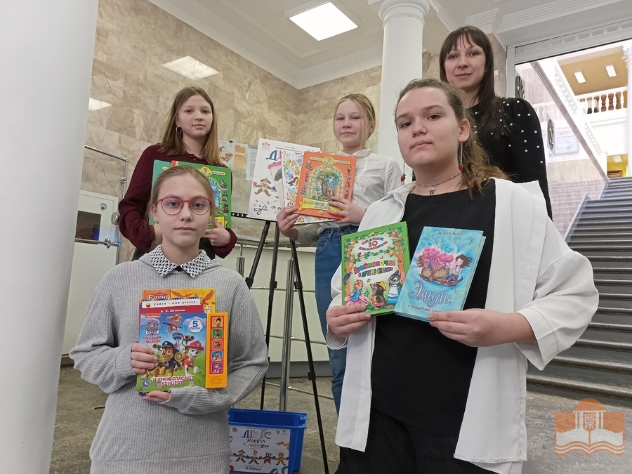 Шестиклассники Чалнинской средней школы — участники общероссийской акции «Дарите книги с любовью — 2023»