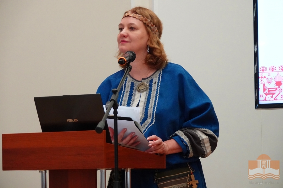 Ведущая программы «Читаем руны Калевалы» - Елена Сайконен