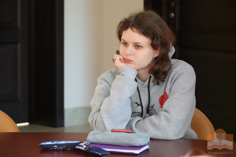 Cтуденты Карельского колледжа культуры и искусств в Национальной библиотеке Карелии