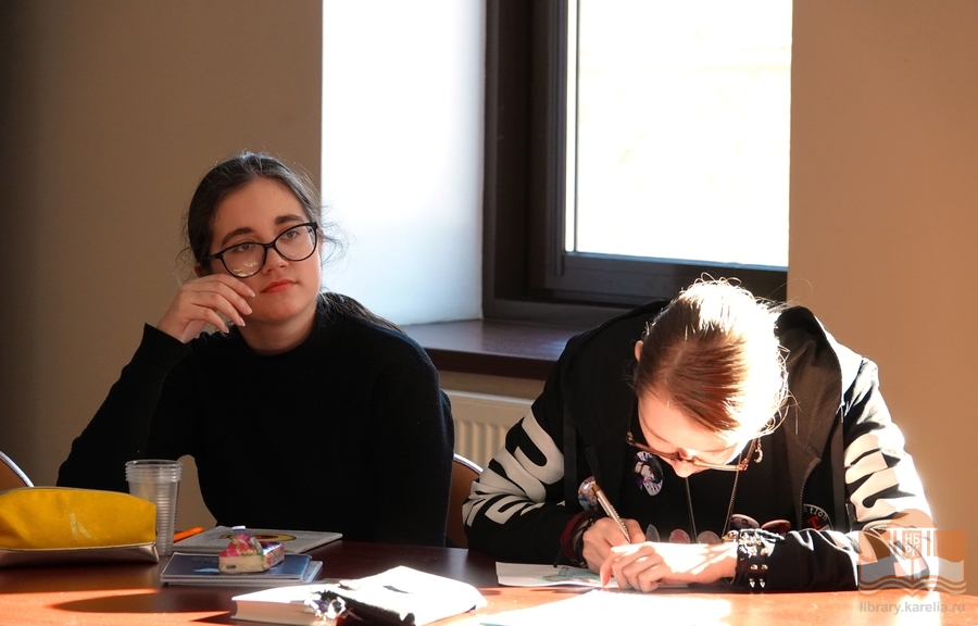 Cтуденты Карельского колледжа культуры и искусств в Национальной библиотеке Карелии
