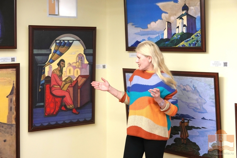 Яна Жемойтелите провела экскурсию по выставке полотен Николая Рериха «Трижды дано Преподобному спасти Землю Русскую»