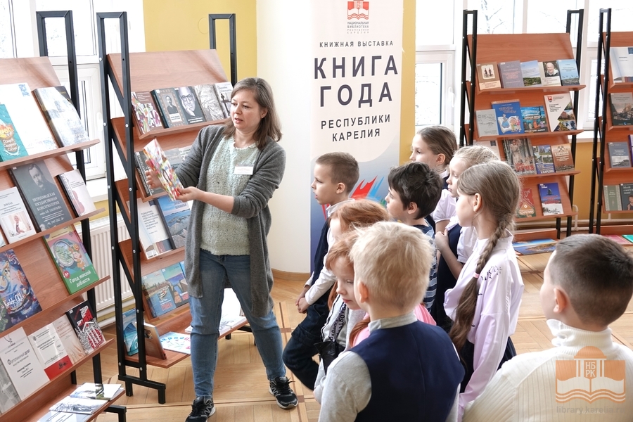 Экскурсия по библиотеке для второклассников средней школы № 8