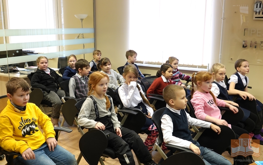 Экскурсия по библиотеке для второклассников средней школы № 8