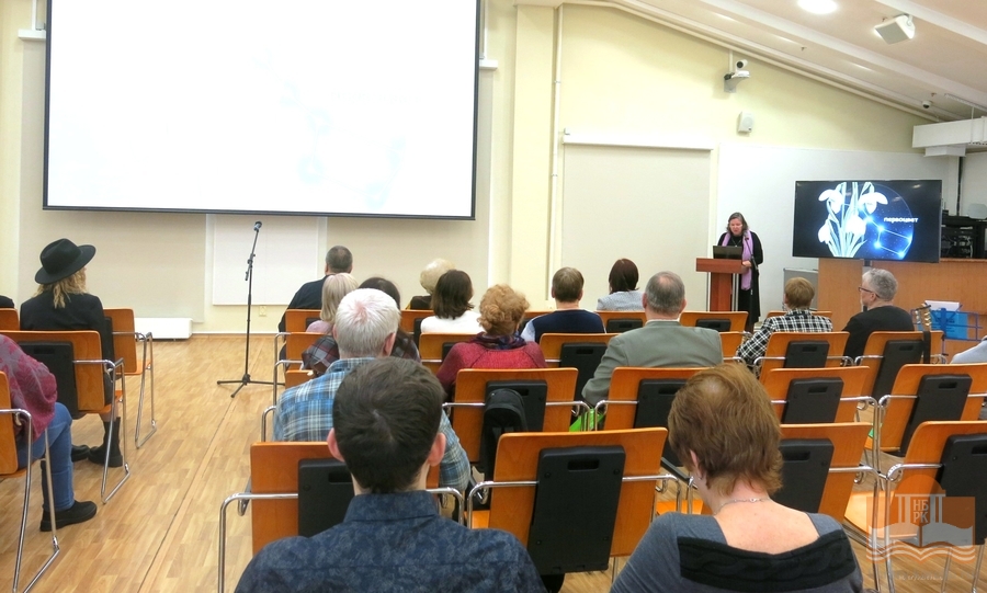 Поэтический фестиваль «Первоцвет» в литературном клубе «СоНеТ». Ведущая программы фестиваля – Светлана Захарченко