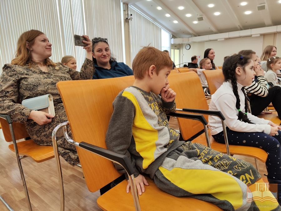 Участники творческой встречи с карельским детским писателем Ильёй Полуницыным