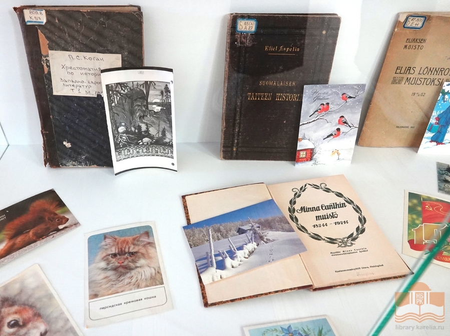 Выставка предметов, забытых читателями в старых книгах в разное время
