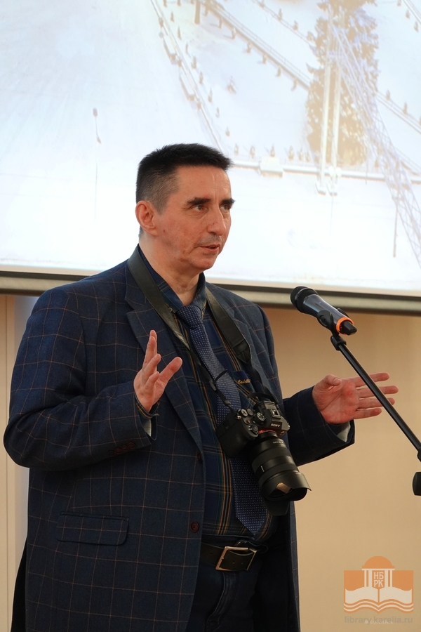 Фотоальбом «Небо и земля» издан в Петрозаводском издательстве «Скандинавия». Слово директору издательства Михаилу Скрипкину