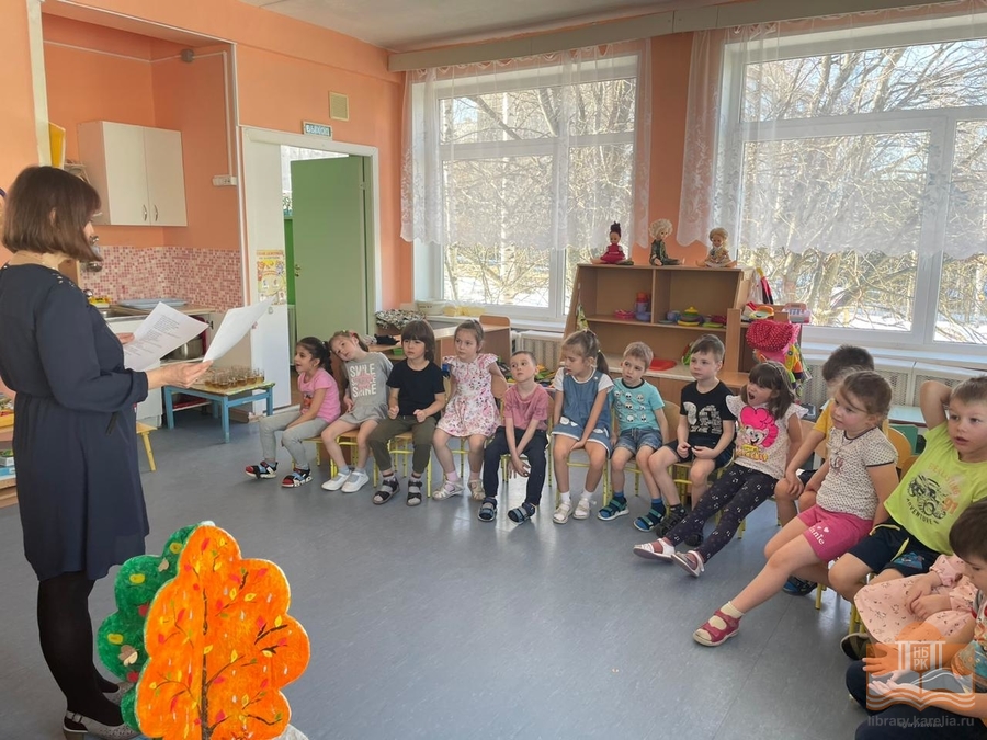 Специалисты Центра детского чтения в гостях у воспитанников детского сада №71 «Золотая рыбка»
