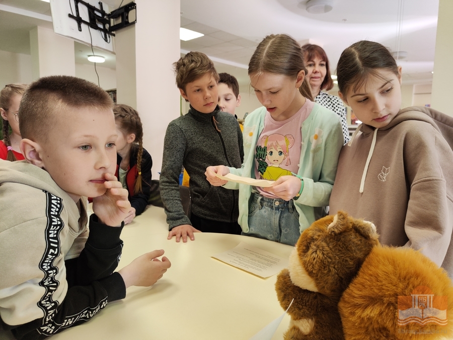 «Тайны книжных полок»: литературно-историческая игра Центра детского чтения для третьеклассников Финно-угорской школы