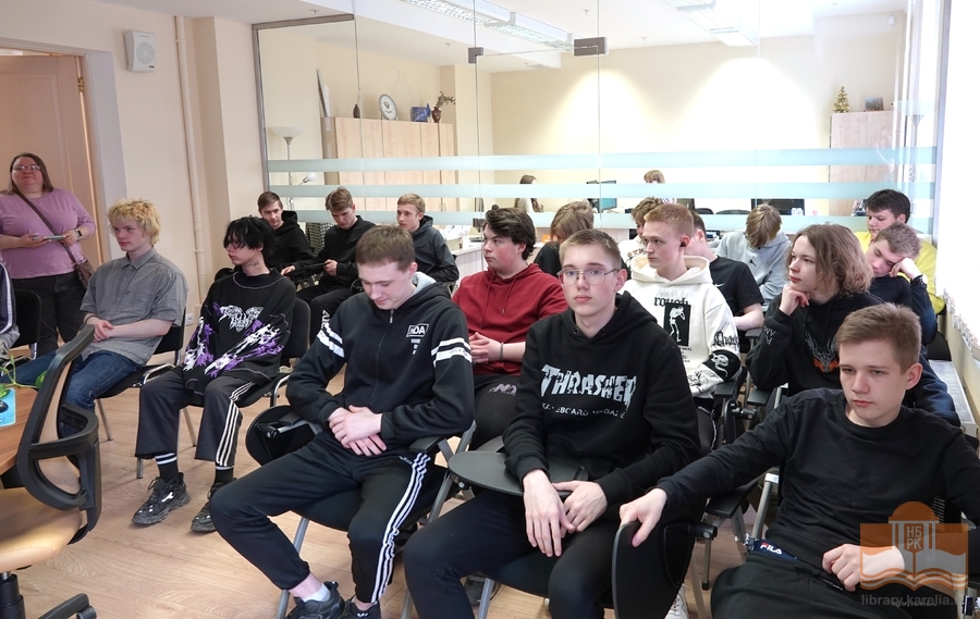Библиотечный урок «Знакомство с Национальной библиотекой Карелии» для студентов Петрозаводского лесотехнического техникума
