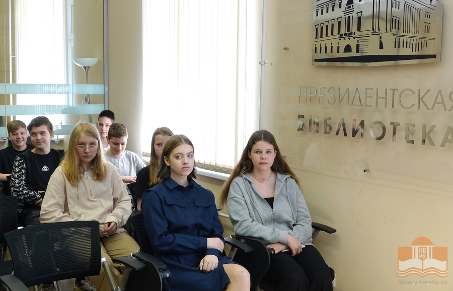 Экскурсия по библиотеке для семиклассников средней школы № 3 города Петрозаводска